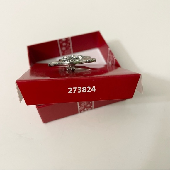 Angel Pin Brooch in Box - Picture 7 of 8